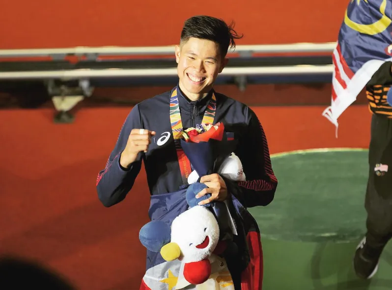 Ernest John Obiena: Kỷ lục gia nhảy sào châu Á cầm cờ cho đoàn thể thao Philippines, muốn bảo vệ HCV SEA Games ảnh 2