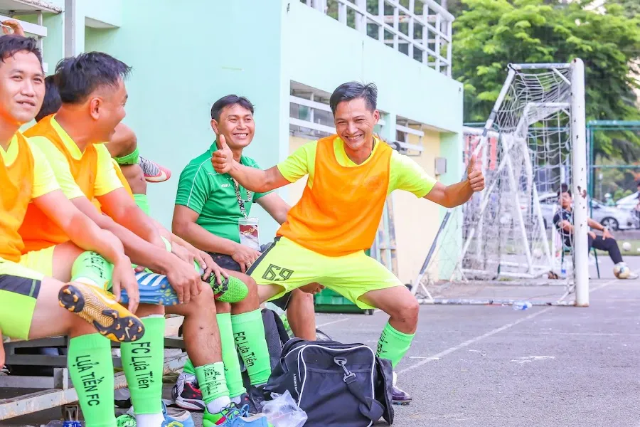 AMY CUP: Nghĩa Tình - Kim Ngân thua “hú vía”, sẽ đấu Coffee Friends ở “CK sớm”, XD Phước Hưng vs Hướng Dương FC ở BK còn lại ảnh 2