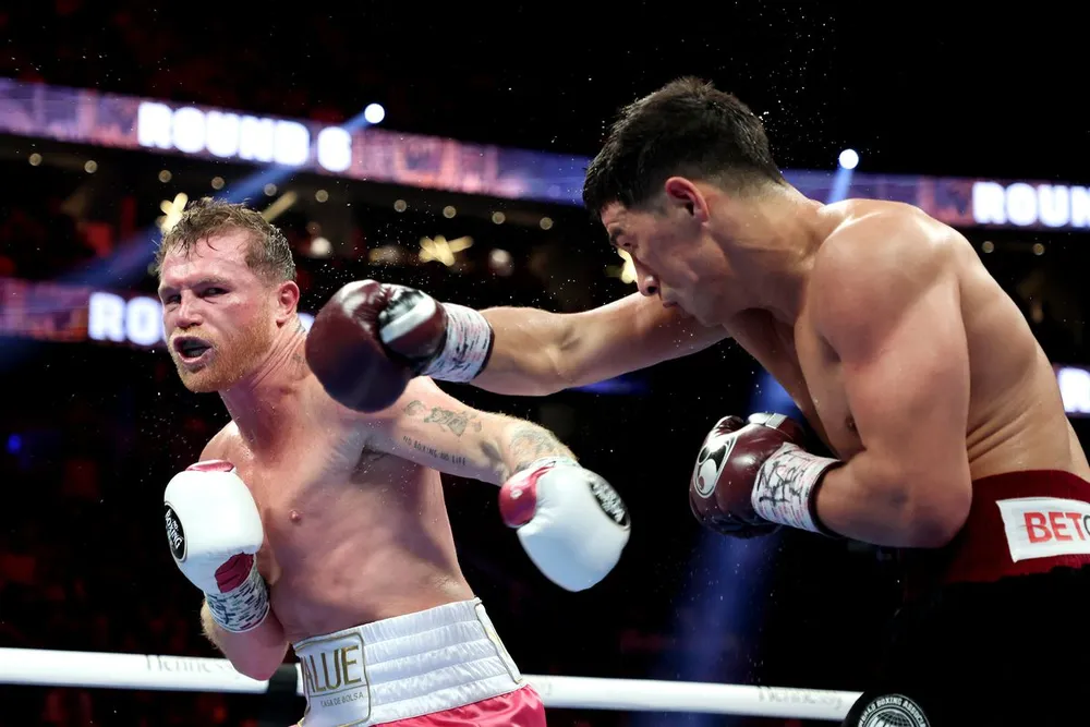 Canelo Alvarez vs Dmitri Bivol: Võ sĩ người Nga thắng sốc, nhưng thật sự quá mạnh so với “Đệ nhất quyền thủ” ảnh 4