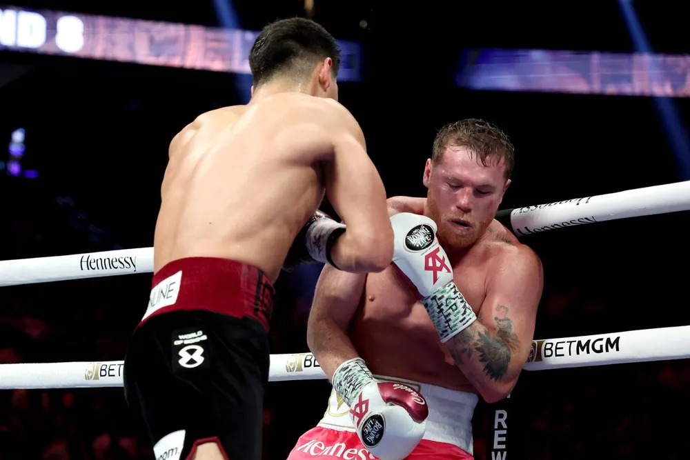 Canelo Alvarez vs Dmitri Bivol: Võ sĩ người Nga thắng sốc, nhưng thật sự quá mạnh so với “Đệ nhất quyền thủ” ảnh 3