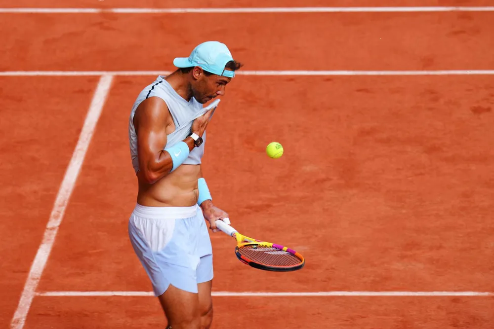 Roland Garros: Rafael Nadal “thử” chấn thương trong buổi tập đầu, Carlos Alcaraz đau nỗi đau người anh lớn ảnh 2