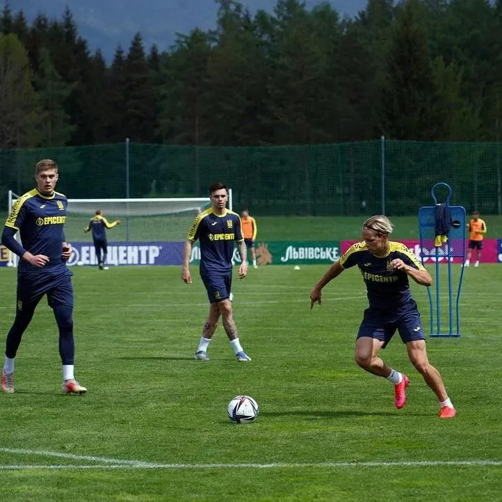 HLV trưởng tuyển Ukraine Oleksandr Petrakov: Zbirna không đấu giao hữu vì các đội đều từ chối, chúng tôi tự chia đá nội bộ 2 trận với nhau ảnh 3