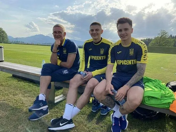 HLV trưởng tuyển Ukraine Oleksandr Petrakov: Zbirna không đấu giao hữu vì các đội đều từ chối, chúng tôi tự chia đá nội bộ 2 trận với nhau ảnh 4