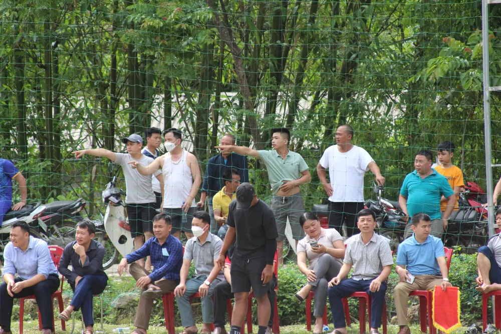 Dự án GUMBĐ & Chương trình thứ 15: Hành trình vượt 2.000 km - Gieo ước mơ bóng đá cho trẻ em vùng cao ảnh 15