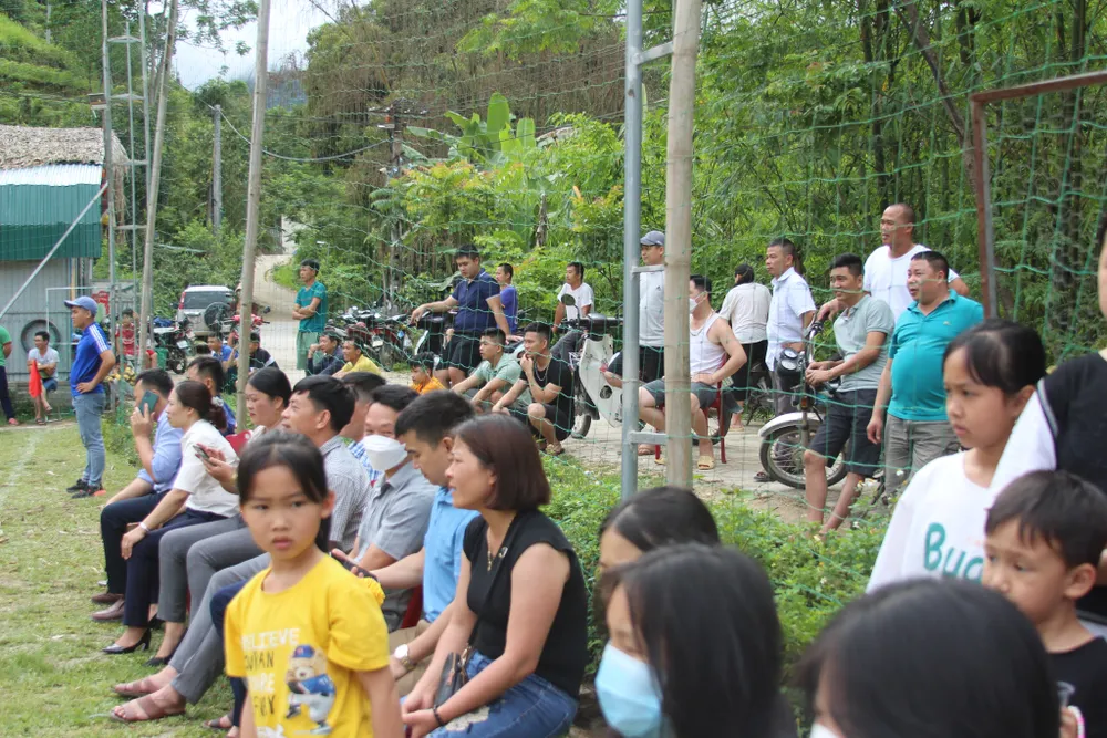 Dự án GUMBĐ & Chương trình thứ 15: Hành trình vượt 2.000 km - Gieo ước mơ bóng đá cho trẻ em vùng cao ảnh 13