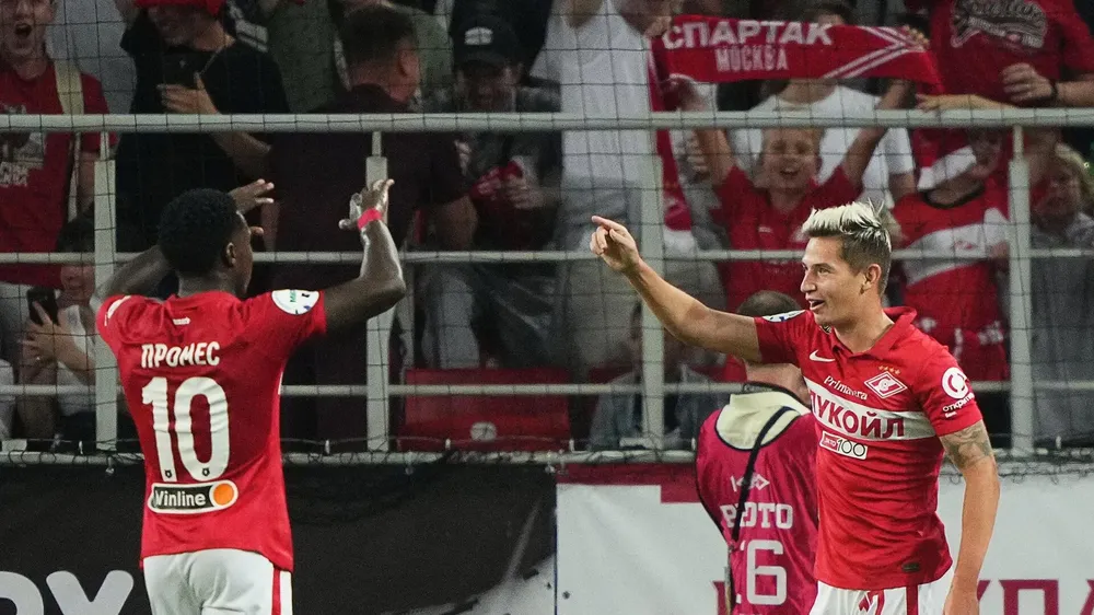 Spartak tiếp tục bay cao