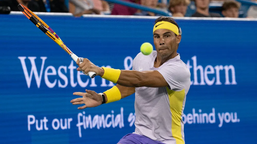 Nadal phải thi đấu với tình trạng cơ bụng không thoải mái