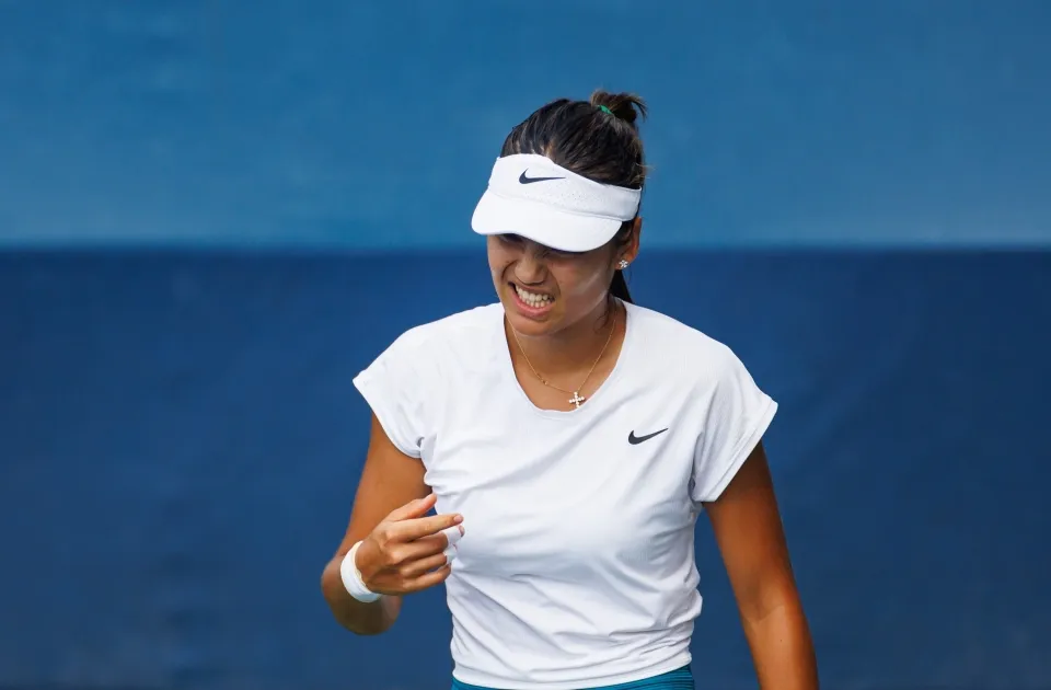 Raducanu rơi nước mắt trong buổi tập gần nhất