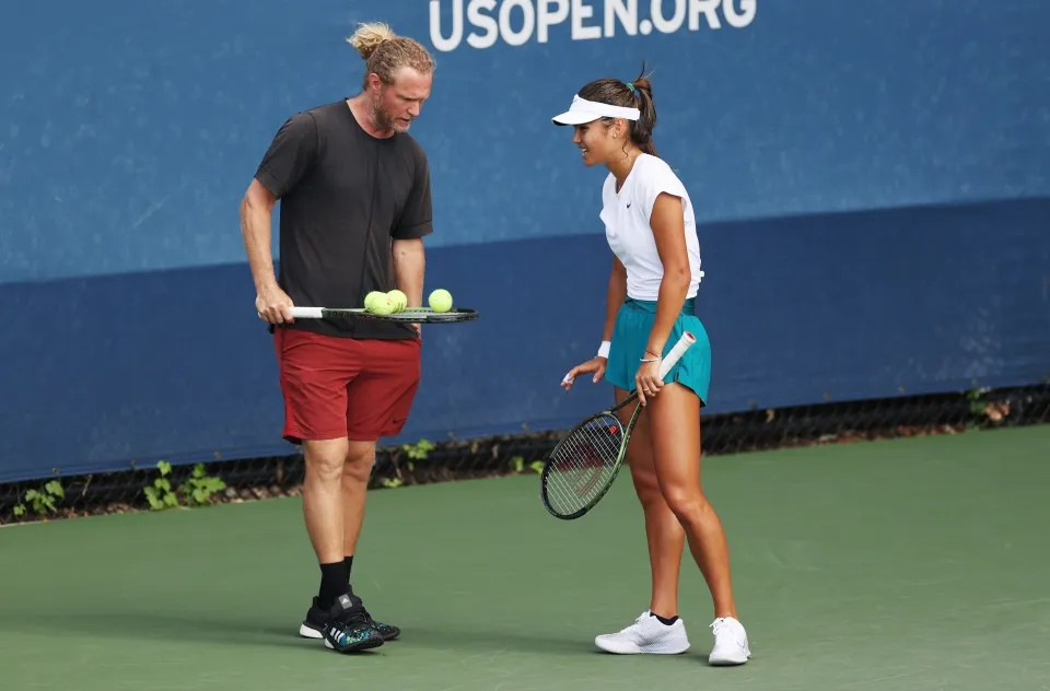 US Open: Emma Raducanu rơi nước mắt với chấn thương, nhưng phải sẵn sàng bảo vệ ngôi vô địch ảnh 1