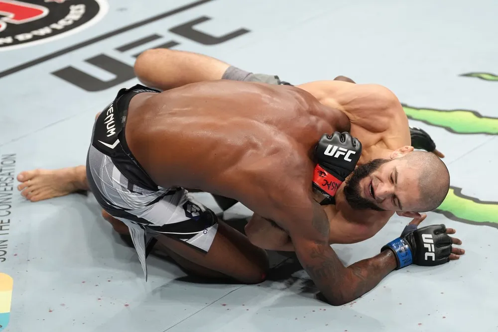 UFC 279: Khamzat Chimaev không đấu Nate Diaz vì “quá cân”, nhưng cả 2 vẫn thượng đài siết cổ đánh bại đối thủ ảnh 1