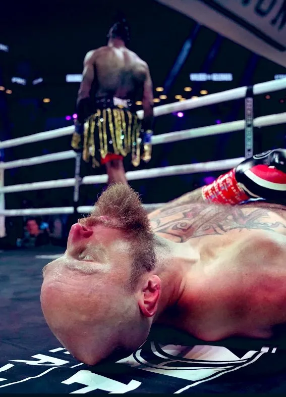 Deontay Wilder “áo giáp”: Tái xuất bằng màn KO “quá nhanh - quá nguy hiểm”, đấm gục Robert Helenius ngay hiệp 1 ảnh 4