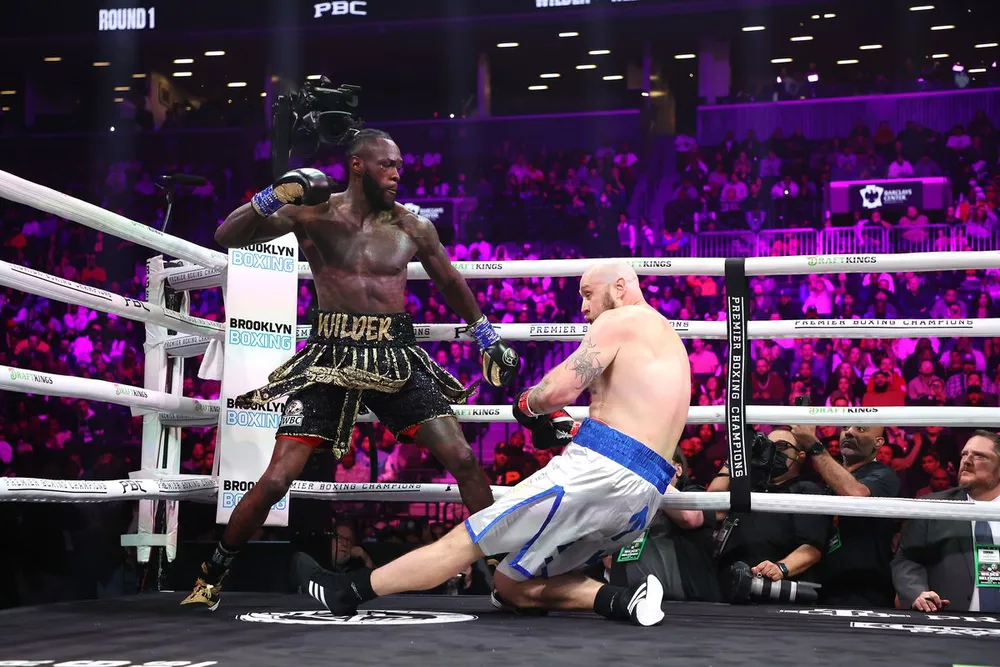 Deontay Wilder “áo giáp”: Tái xuất bằng màn KO “quá nhanh - quá nguy hiểm”, đấm gục Robert Helenius ngay hiệp 1 ảnh 1