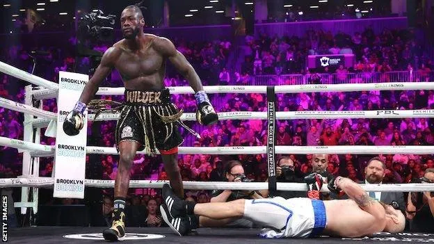 Deontay Wilder “áo giáp”: Tái xuất bằng màn KO “quá nhanh - quá nguy hiểm”, đấm gục Robert Helenius ngay hiệp 1 ảnh 3