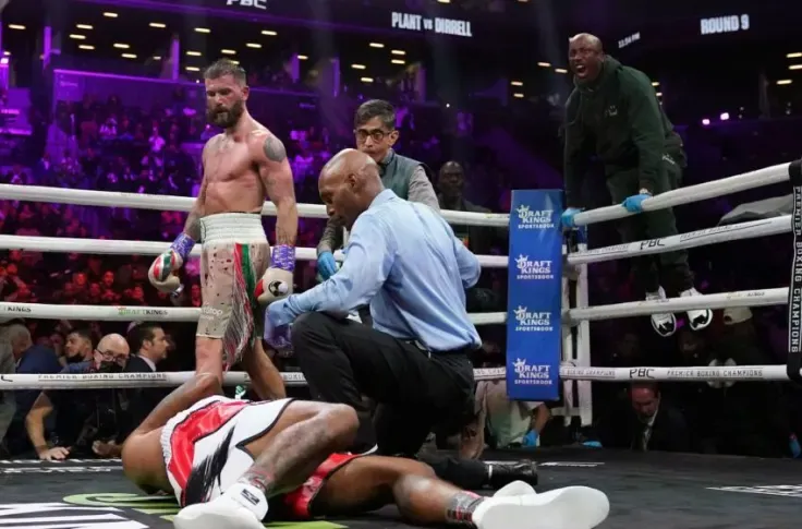 “Diệu thủ tiên sinh” Caleb Plant: Hạ KO “The Dog” Anthony Dirrell ở hiệp 9, ăn mừng chiến thắng bằng động tác “chôn xác” đối thủ ảnh 2