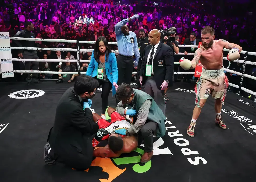 “Diệu thủ tiên sinh” Caleb Plant: Hạ KO “The Dog” Anthony Dirrell ở hiệp 9, ăn mừng chiến thắng bằng động tác “chôn xác” đối thủ ảnh 3