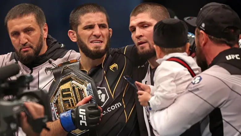 Islam Makhachev: Xứng danh “Truyền nhân” Khabib Nurmagomedov, giành đai hạng nhẹ UFC sau khi thắng bằng Submission trước Charles Oliveira ảnh 4