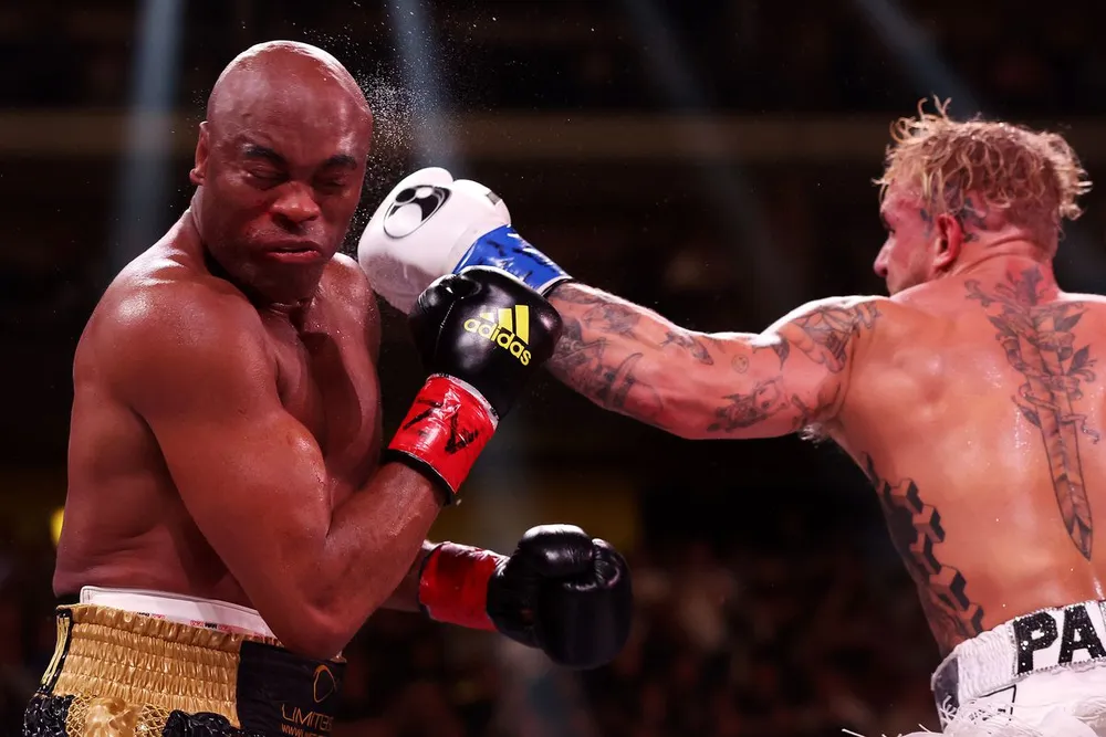 “YouTuber thích thượng đài” Jake Paul: Đánh bại Cựu vô địch UFC - Anderson Silva bằng điểm số tuyệt đối, giành trận toàn thắng thứ 6 ảnh 2