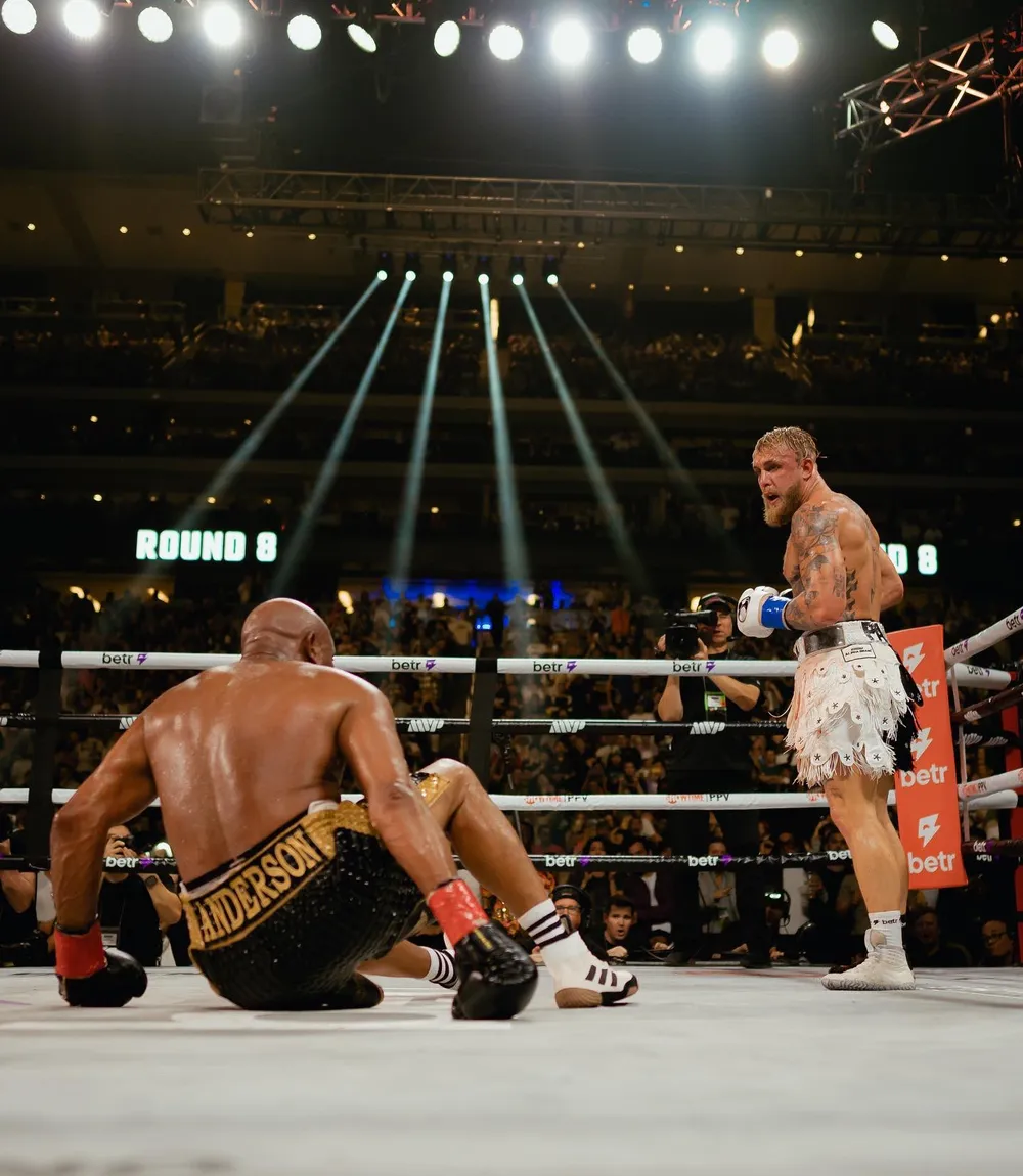 “YouTuber thích thượng đài” Jake Paul: Đánh bại Cựu vô địch UFC - Anderson Silva bằng điểm số tuyệt đối, giành trận toàn thắng thứ 6 ảnh 3