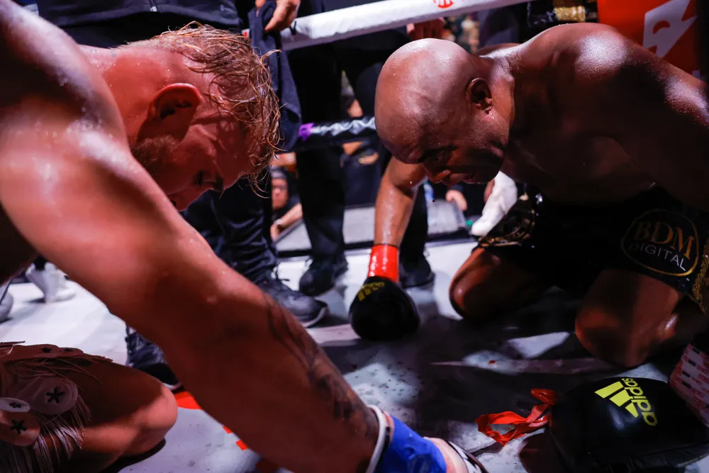 “YouTuber thích thượng đài” Jake Paul: Đánh bại Cựu vô địch UFC - Anderson Silva bằng điểm số tuyệt đối, giành trận toàn thắng thứ 6 ảnh 4