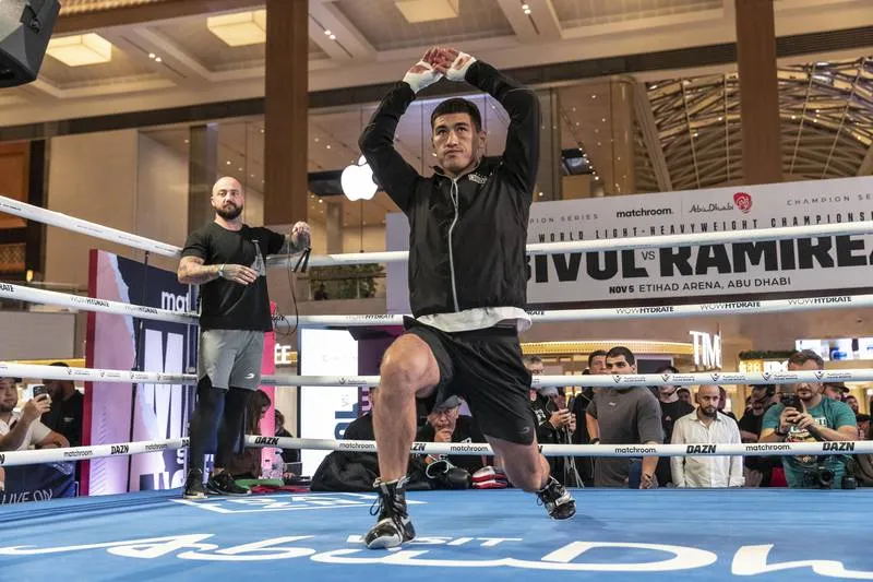 Dmitry Bivol và cuộc sống thay đổi sau khi hạ Canelo Alvareaz: Trở thành “Kẻ đánh bại Kẻ đó” và sống cuộc sống nổi tiếng ảnh 1