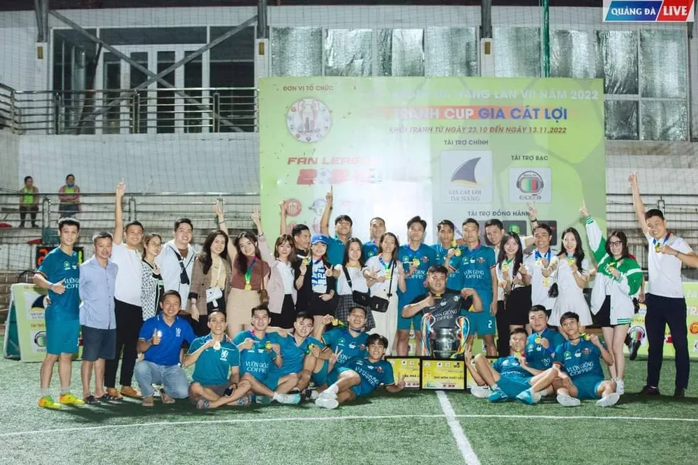 Trái ngược Chelsea, CFC Đà Nẵng vô đối ở Giải Fan League Thành phố sông Hàn, thắng tuyệt đối 7 trận x 3 điểm ảnh 1