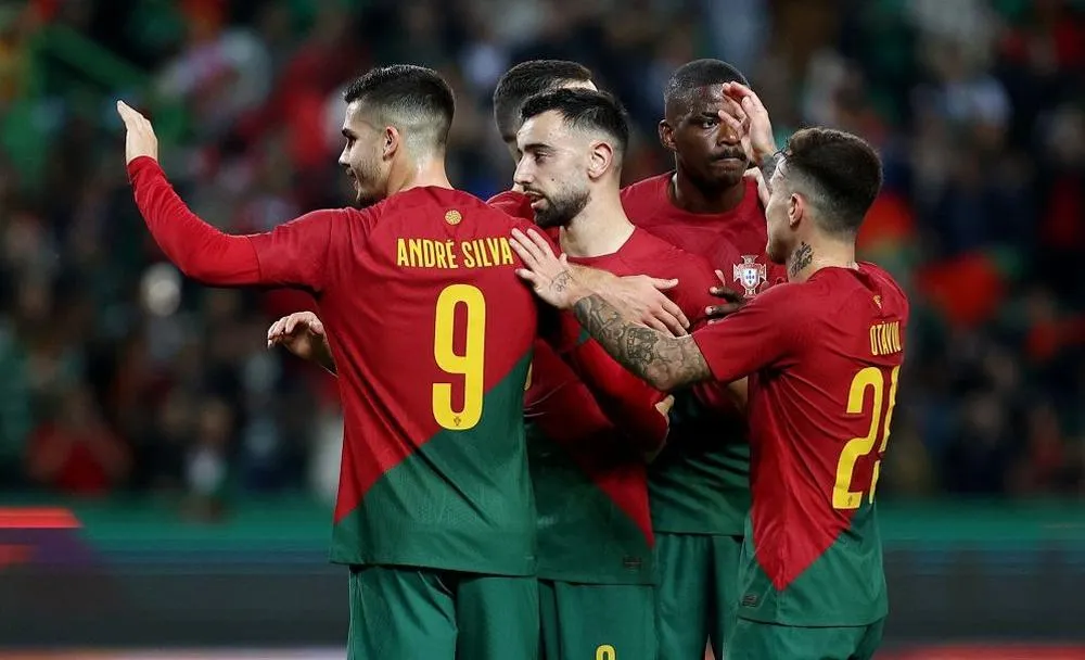 Bảng H: Đoản khúc cuối cho Ronaldo và Suarez ảnh 2