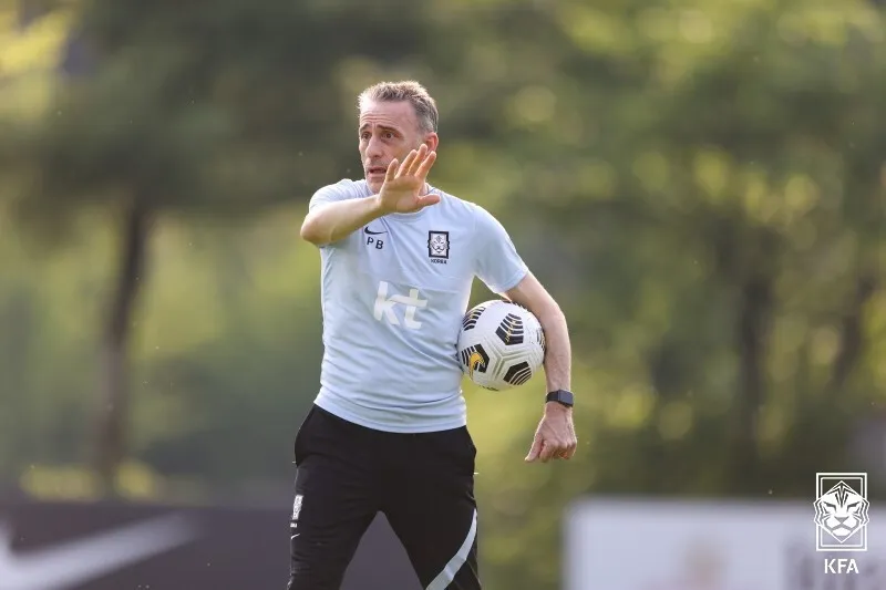 Bảng H: Đoản khúc cuối cho Ronaldo và Suarez ảnh 8