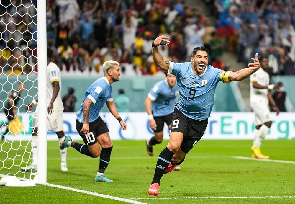 Ghana tự hại chính mình trên chấm 11m, Luis Suarez lại hại Ghana nhưng Uruguay cũng tự hại bản thân ảnh 2