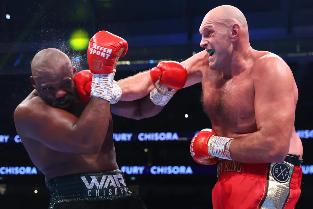 Fury đấm trúng Chisora