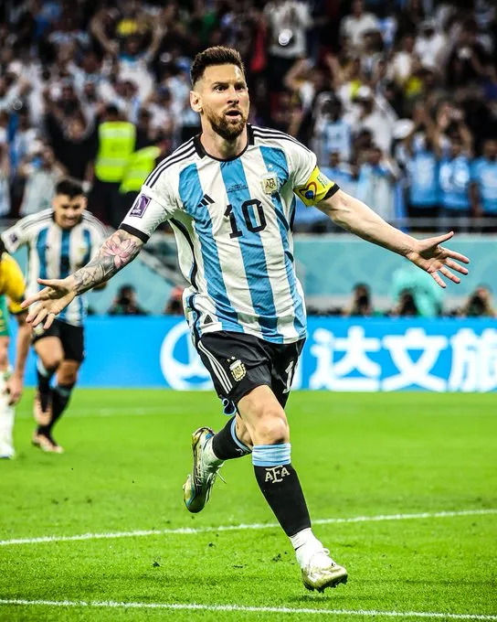 Lionel Messi đạt cột mốc 1.000 trận đấu & Những thông số đáng nhớ: Qua mặt Diego Maradona, chỉ còn thua Gabriel Batistuta! ảnh 6