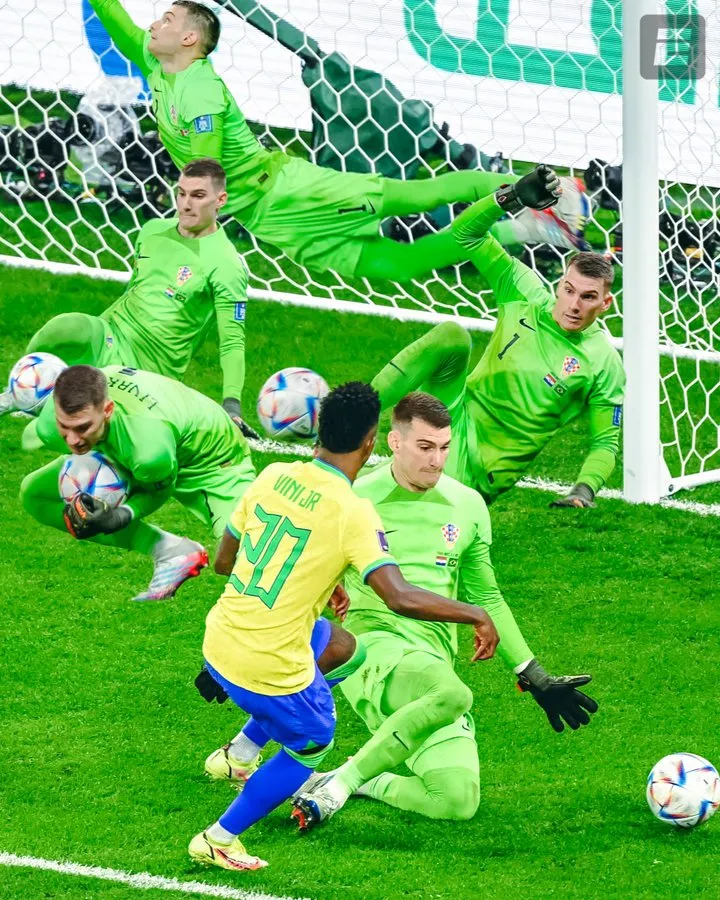 “Người nhện” Dominik Livakovic đánh bại Neymar và Brazil thế nào: Có 11 tình huống cứu thua suốt 120 phút, phá cả 1 quả penalty ảnh 5