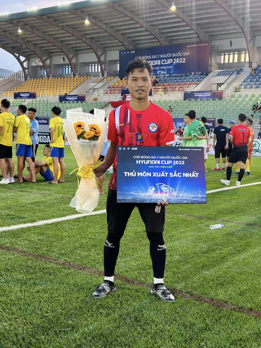 Thủ môn xuất sắc nhất VSC-S2, KV miền Nam: “Lý Tiểu Long” Đỗ Văn Trung - “Gã khùng” cô đơn trong khung thành ảnh 4