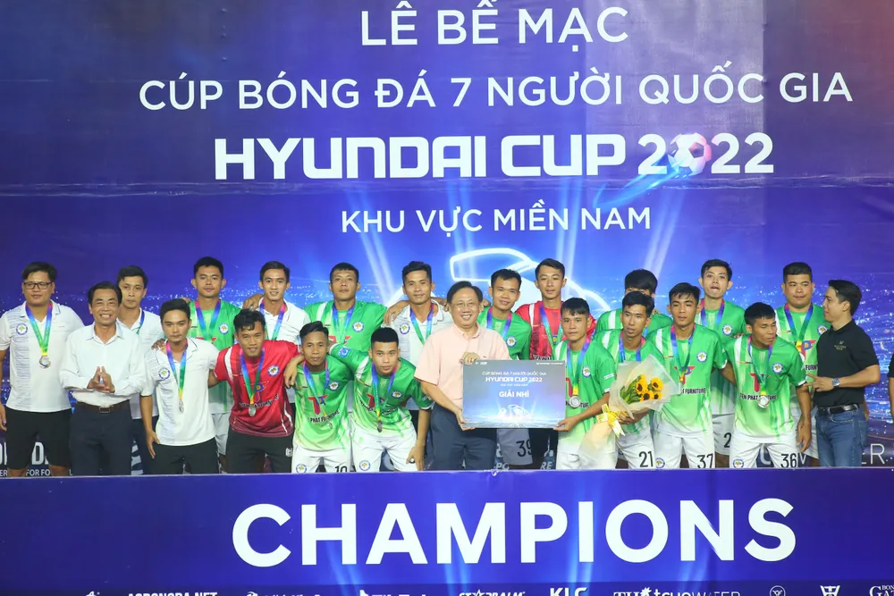 Thủ môn xuất sắc nhất VSC-S2, KV miền Nam: “Lý Tiểu Long” Đỗ Văn Trung - “Gã khùng” cô đơn trong khung thành ảnh 3