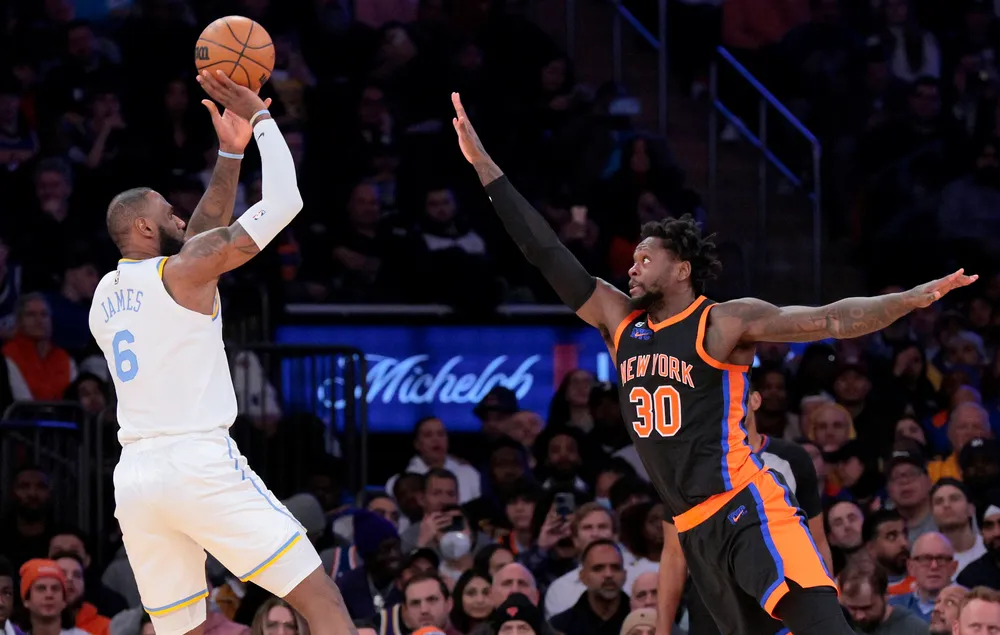 James trong trận đấu chống lại New York Knicks