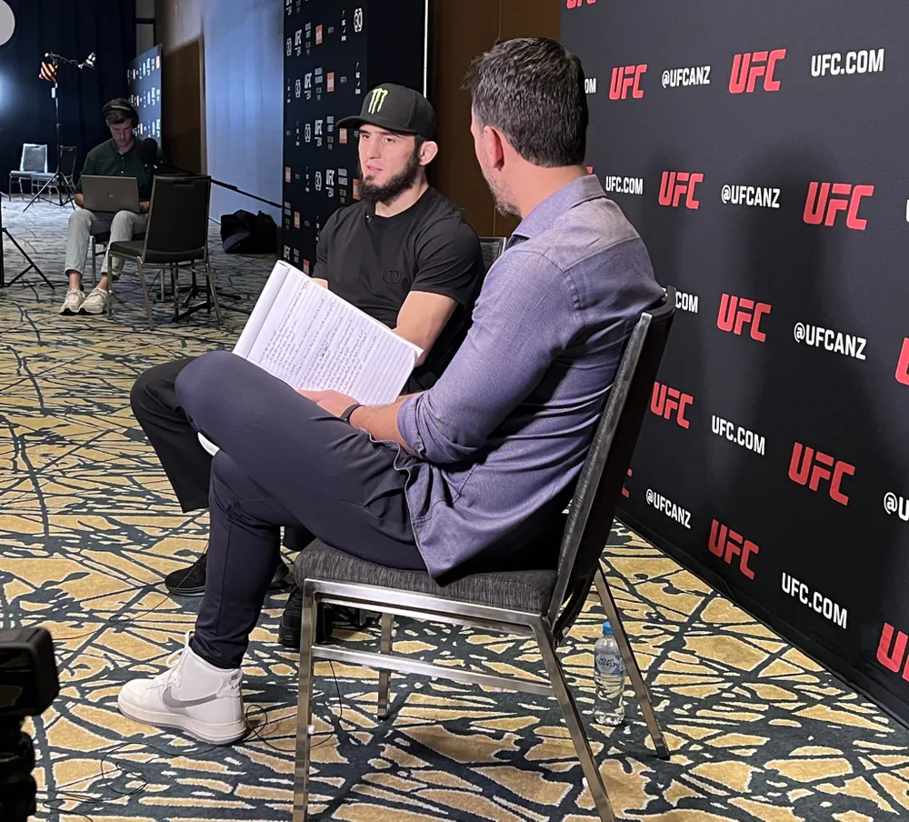 Islam Makhachev trả lời phỏng vấn Islam Makhachev trả lời phỏng vấn