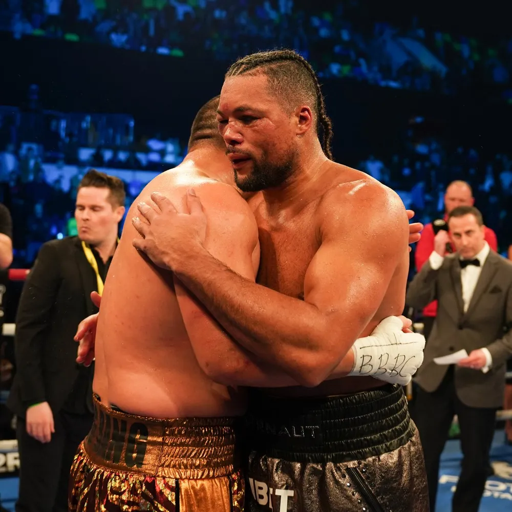 Gương mặt sưng húp của Joyce