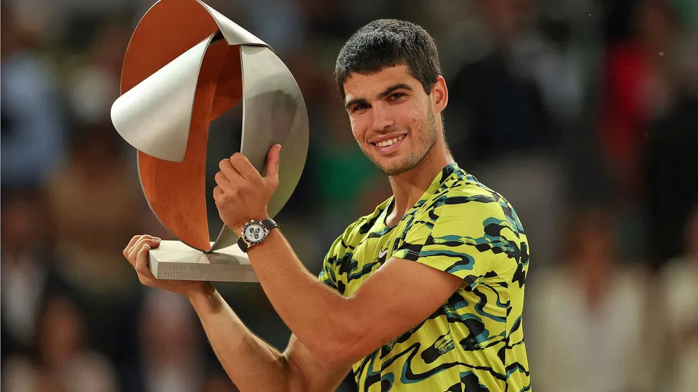 Alcaraz và chiếc cúp vô địch đơn nam Madrid Open