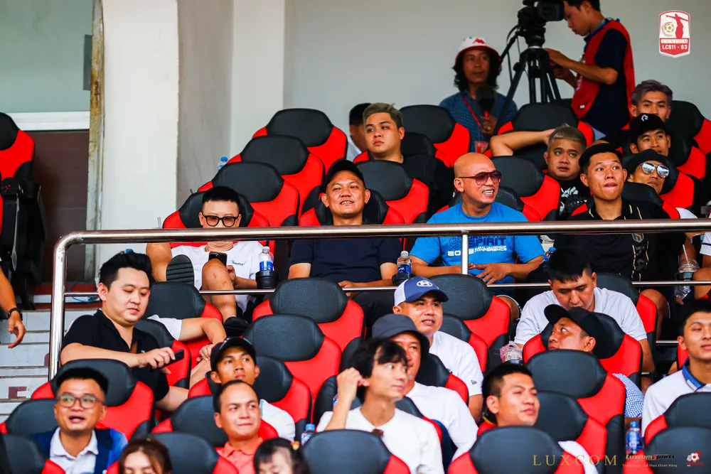 Rất đông khán giả đến xem Chung kết S11 Luxcom