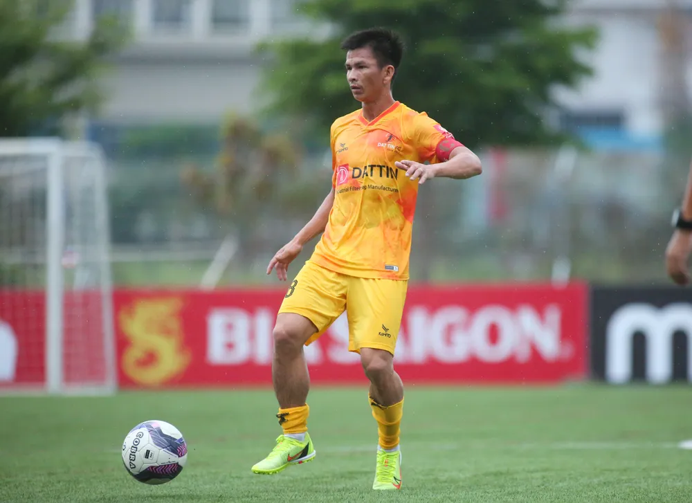 Đội trưởng Tuấn Vinh luôn vững vàng như thành đồng