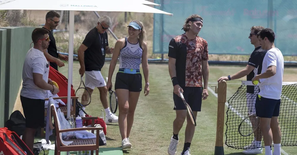 Badosa và Tsitsipas trên sân tập