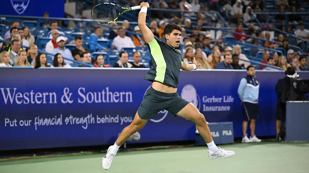 Alcaraz thắng trận thứ 50 đầy khó khăn