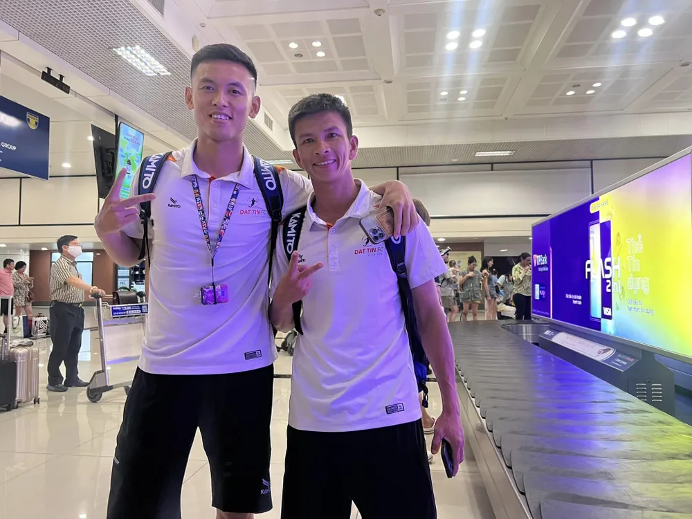 Tuấn Vinh (phải) muốn bảo vệ và khẳng định thương hiệu Đạt Tín. Ảnh: THANH ĐÌNH