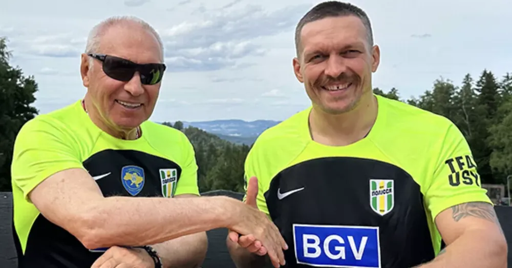 Usyk ký hợp đồng với Polissya Zhytomyr Usyk ký hợp đồng với Polissya Zhytomyr