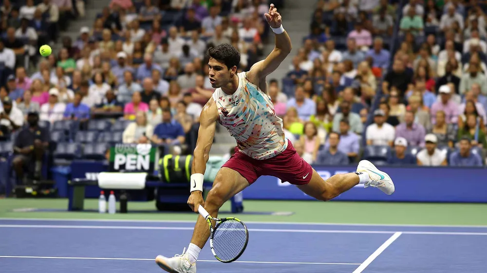 Alcaraz và mẫu áo cộc tay gợi nhớ... Nadal