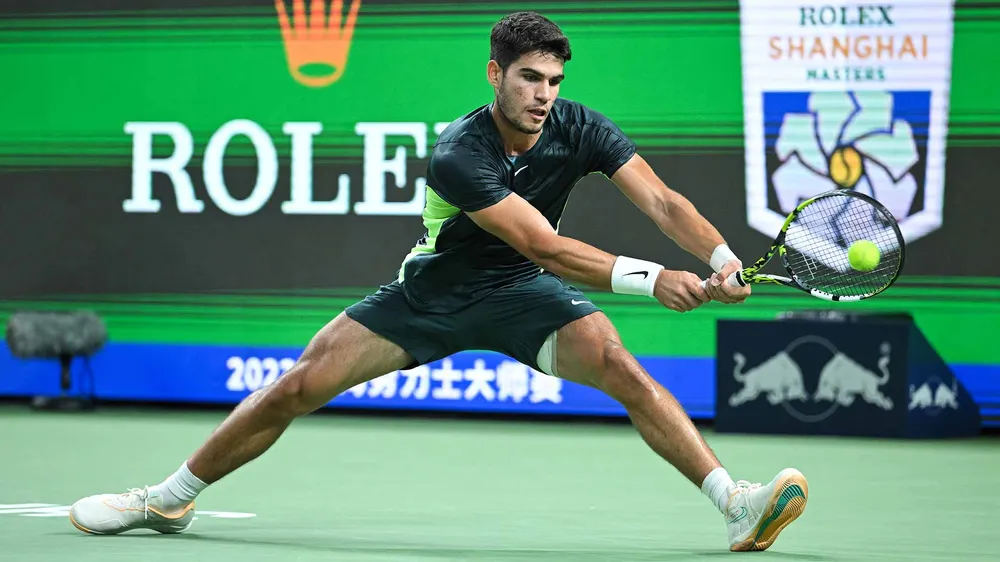 Alcaraz chật vật vượt qua Evans