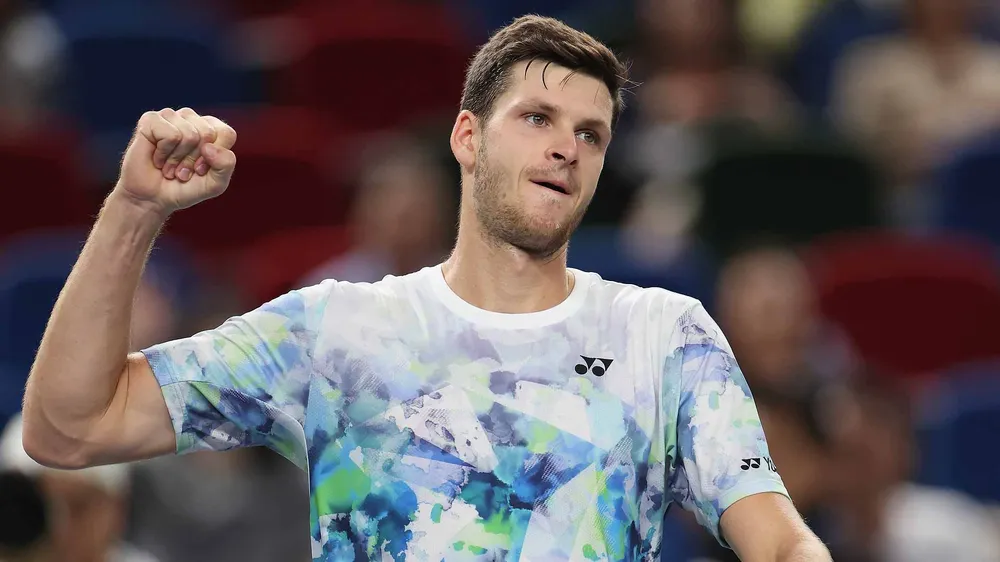 Hurkacz lọt vào bán kết