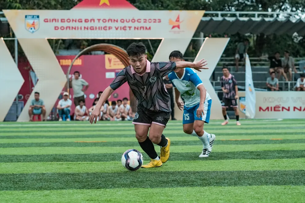 Một pha bóng của Việt Đức