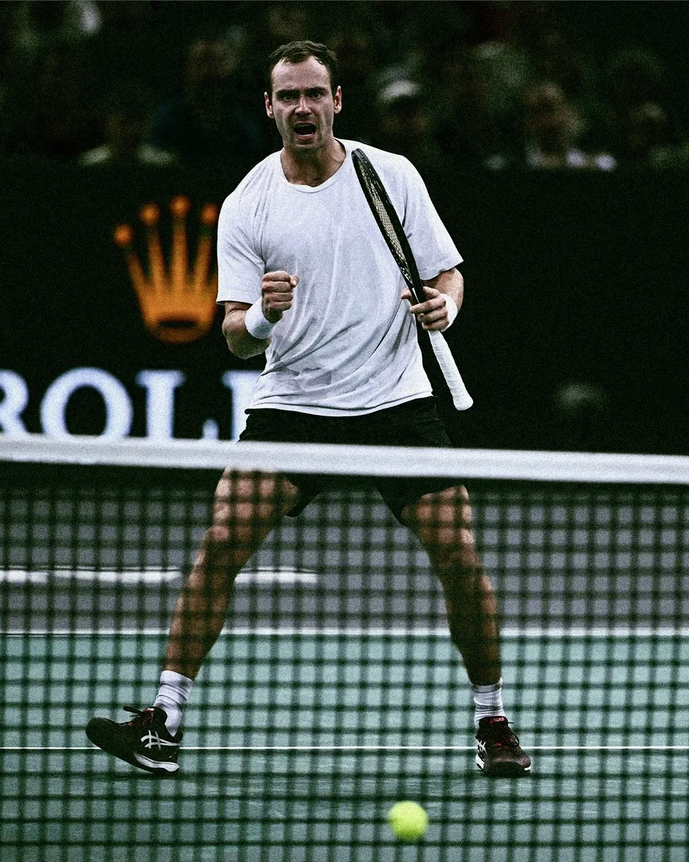 Safiullin bất ngờ loại Alcaraz