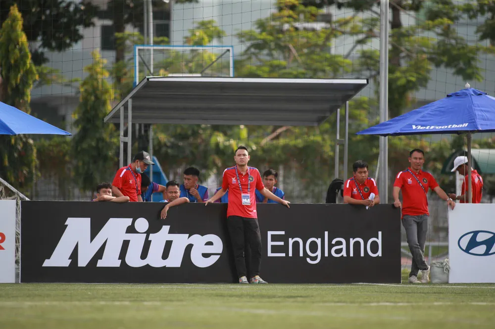 Anh thay 2 màu áo trong ccúng ngày do yêu cầu của BTC