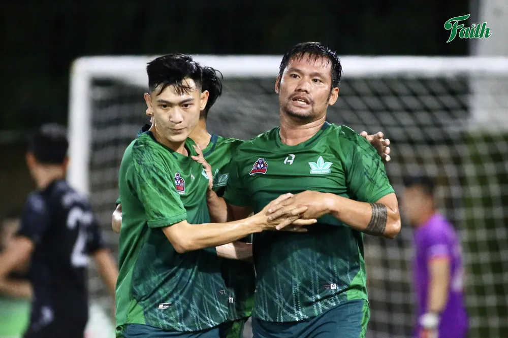 Quang phở của Hoàng Nông - Khỉ Neymar Sport sau khi ghi bàn vào lưới CCC ở bán kết